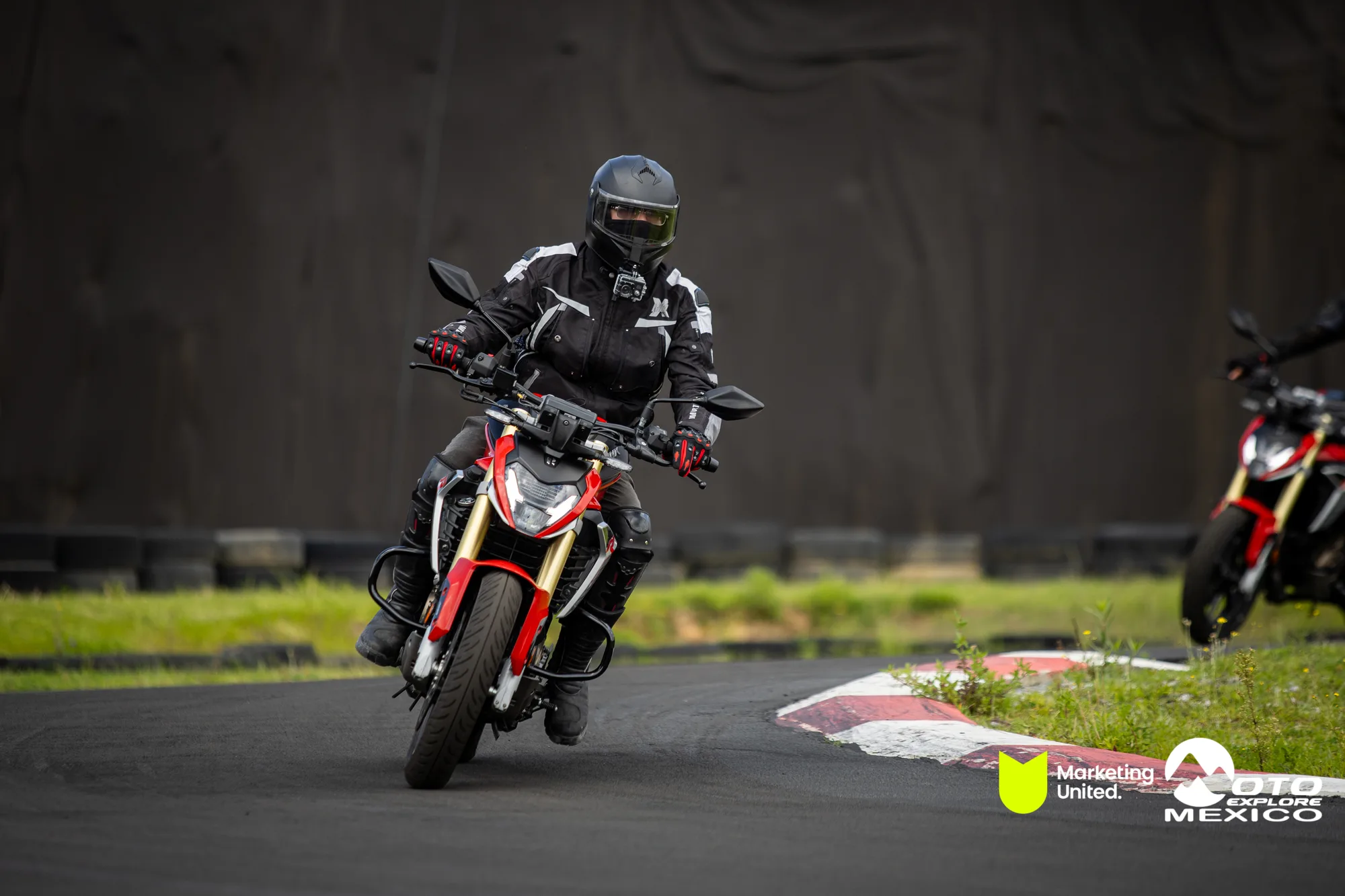 KBR PRUEBA DE MANEJO HUNK 166