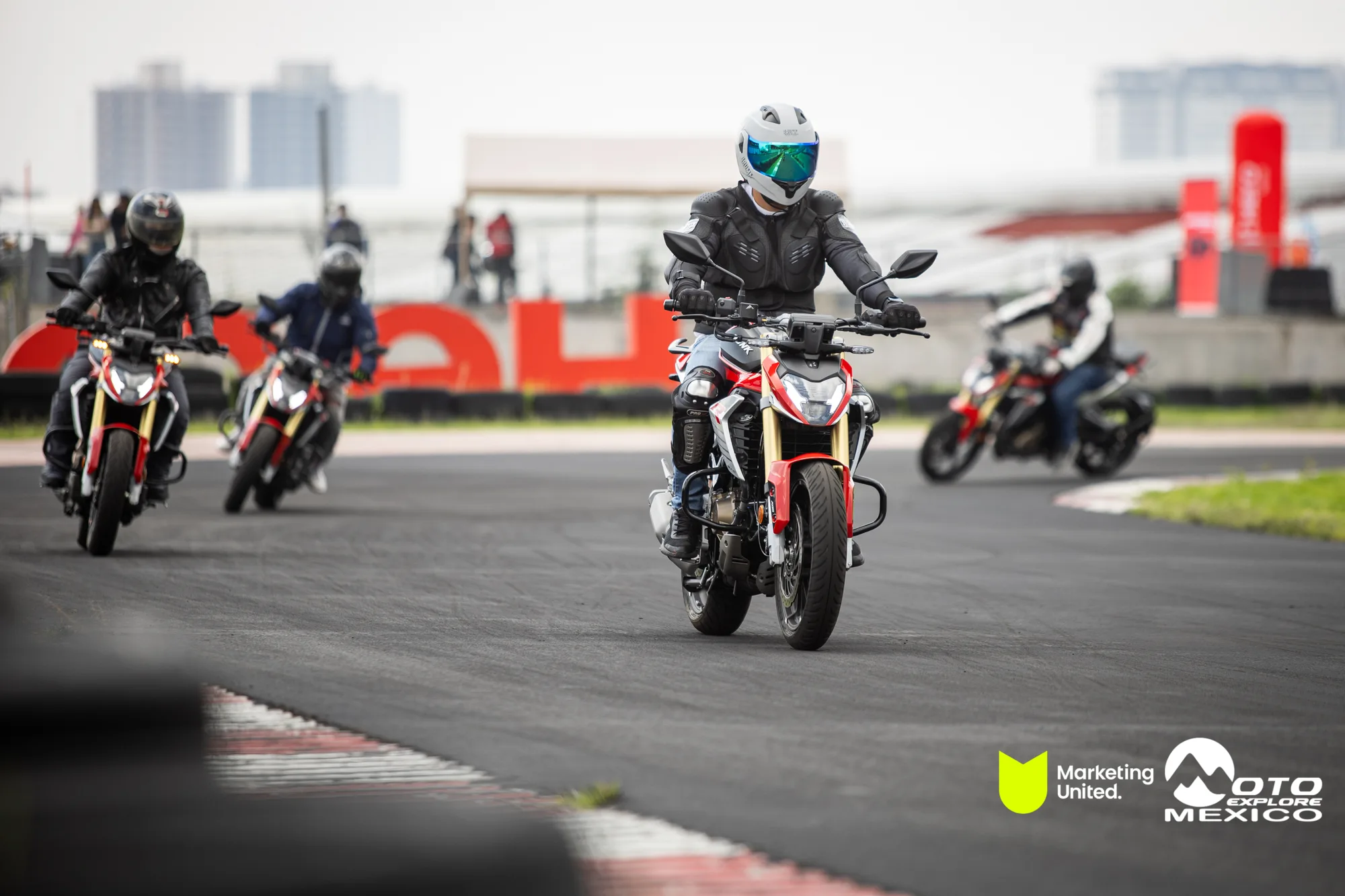 KBR PRUEBA DE MANEJO HUNK 182